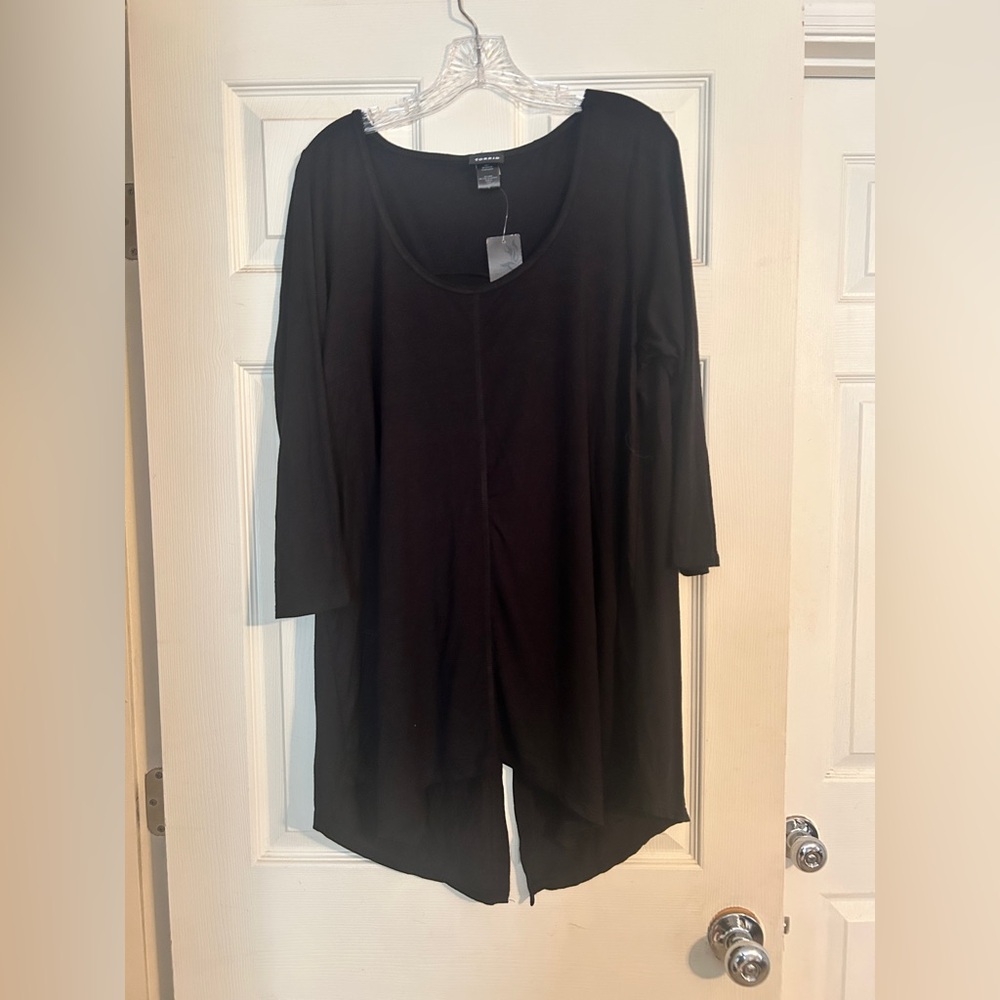 Torrid Black 3/4 Sleeve Knit Open Back Tunic